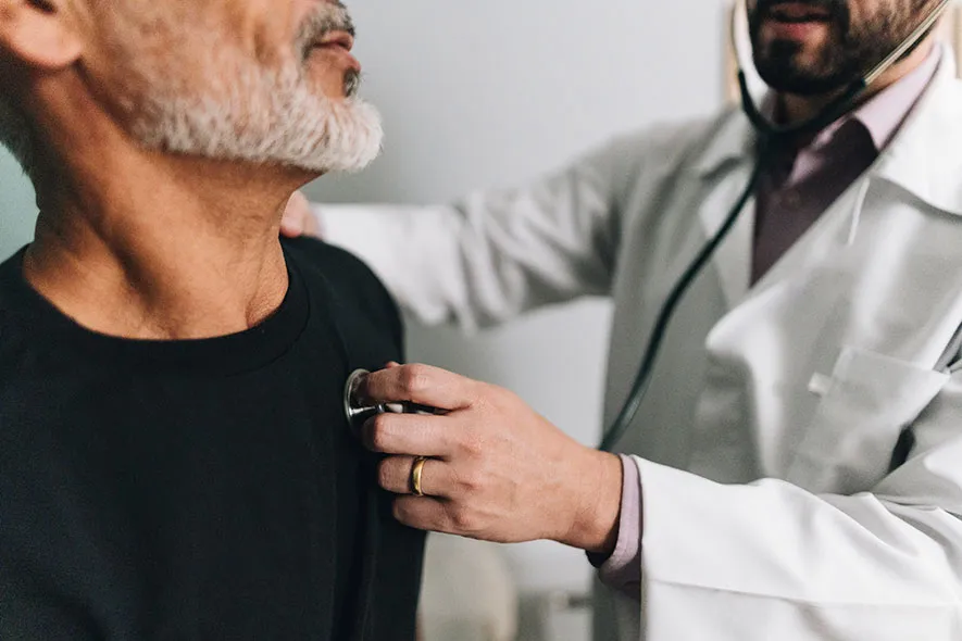 Photo:  Close-up of a doctor examining a patient on a hospital