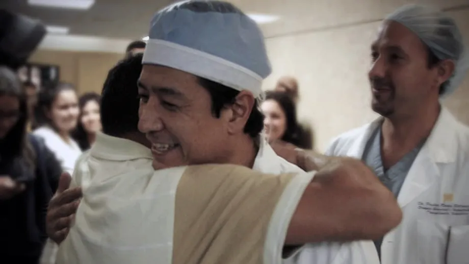 Celebration from Dr. Kato, Dr. Rivas, the patient’s family, and the whole team after a successful living liver transplant. Dr. Kato embraces an overjoyed family member.  (Image courtesy of FundaHigadoAmerica)